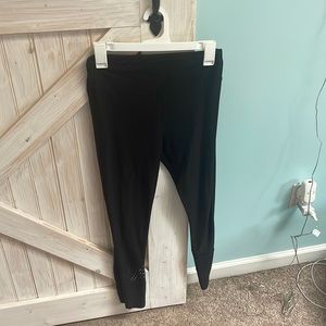 Size M (7-9) No Boundaries Leggings with mesh at the calves.